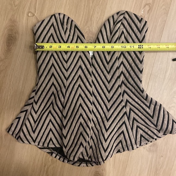 Boned corset style pulum top - Picture 5 of 6